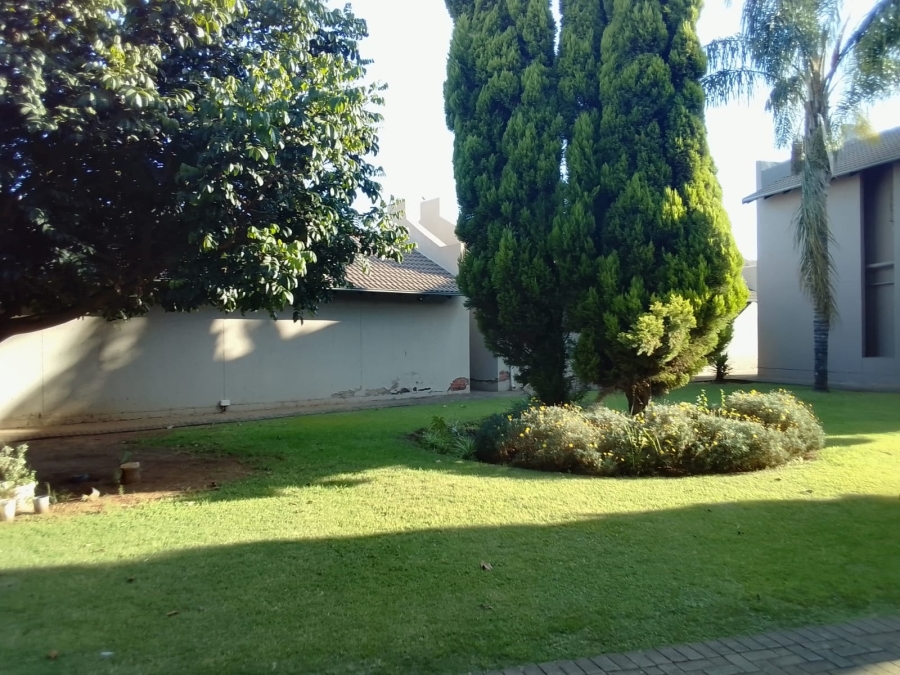 To Let 1 Bedroom Property for Rent in Waterval East North West